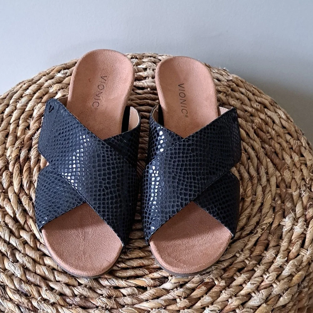 Vionic Womens Leticia Black Shiny Snakeskin Print Leather Wedge Sandals Cork S-9